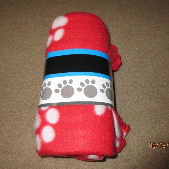 Fleece Pet Blanket 39" x 55" Red - Picture 1 of 3